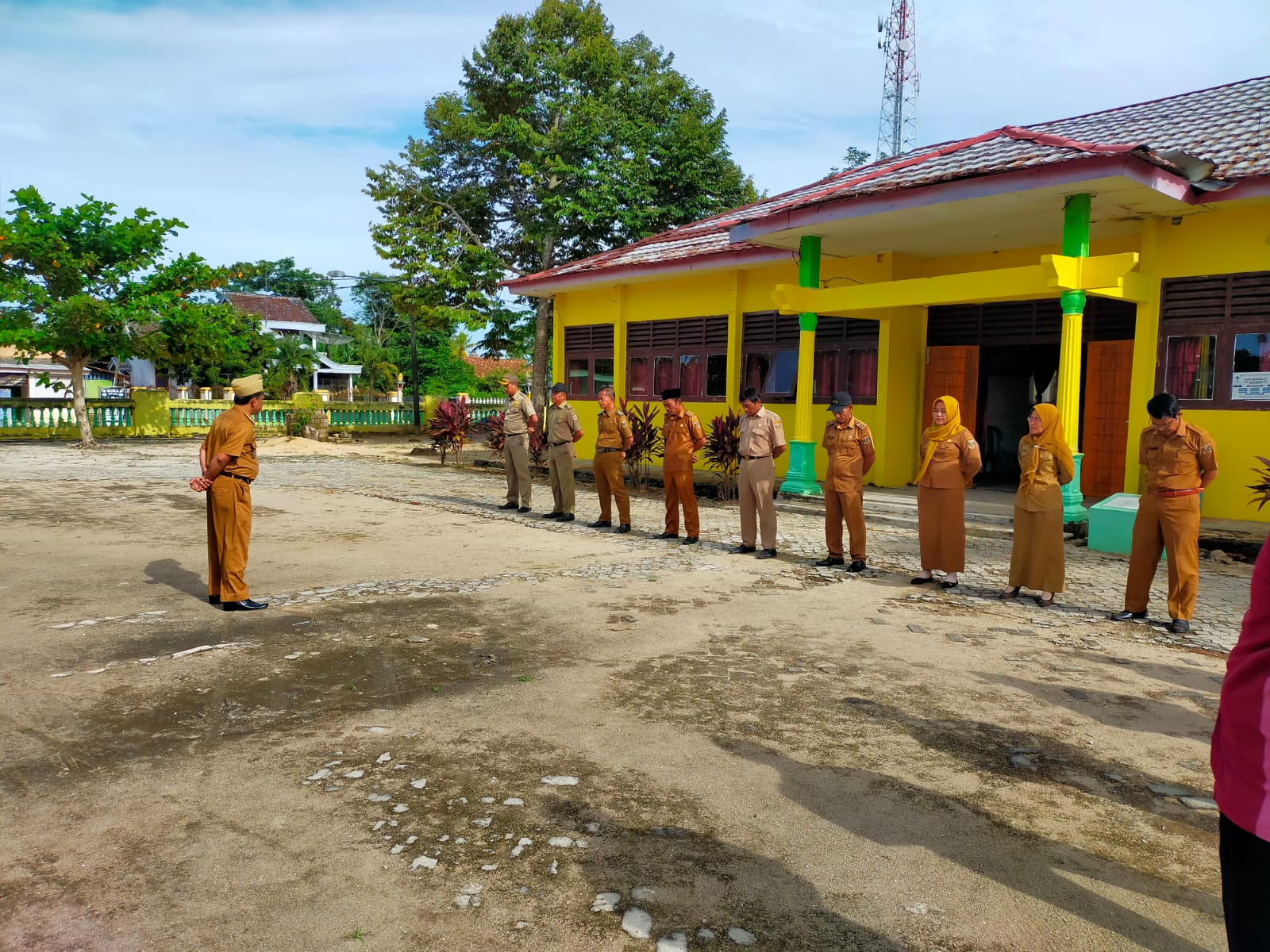 Apel Pagi di Pimpin Langsung Oleh Camat Bandar Surabaya Bpk Drs. MUHAMMAD ALMISAN, M.M Yang juga di hadiri Oleh Pendamping PKH Kecamatan Bandar Surabaya